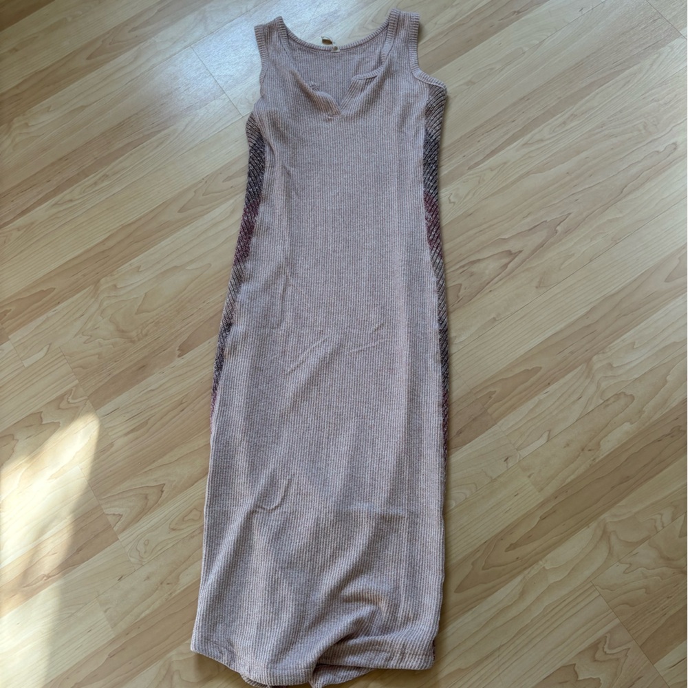 Elegant Sleeveless Midi Dress in pink